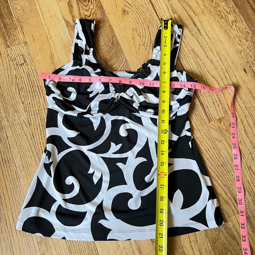 White House Black Market Black White Scroll Print Lace Trim Ruched Top M y2k‎ - Picture 5 of 8